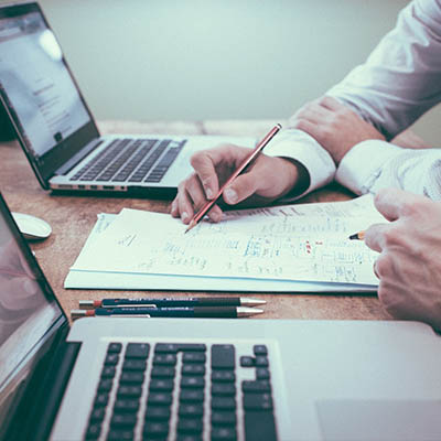 Doradztwo chemiczne prowadzone w biurze.